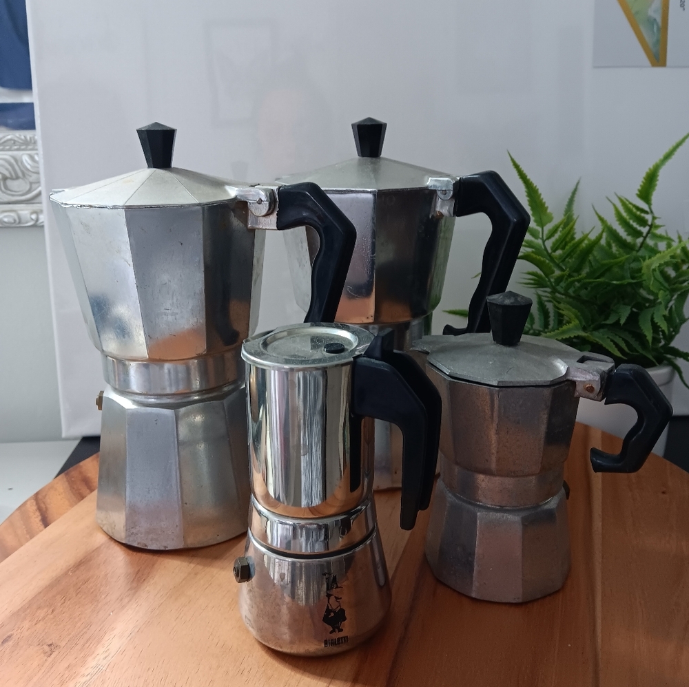 4 Expresso coffee pots (Moka pots) sold as a lot.Stovetop Espresso Makers-Silver